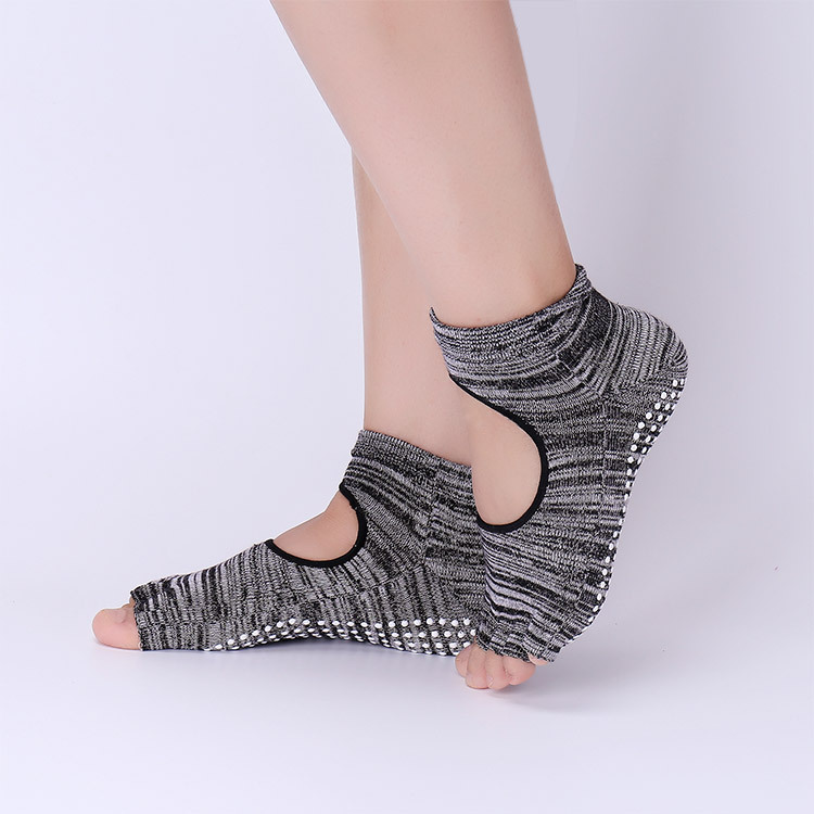 Non-Slip Yoga Socks with Grips - Pilates Yoga Barre 评论和价格