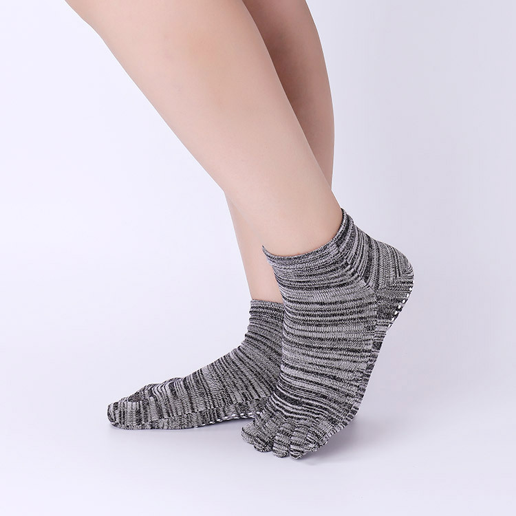 Non-Slip Yoga Socks with Grips - Pilates Yoga Barre 评论和价格